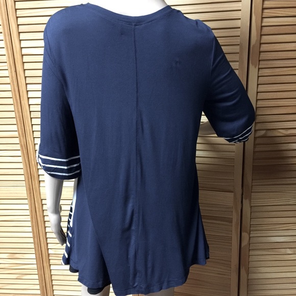 Women’s Navy white top rayon small oversize bottom blouse - Picture 4 of 7